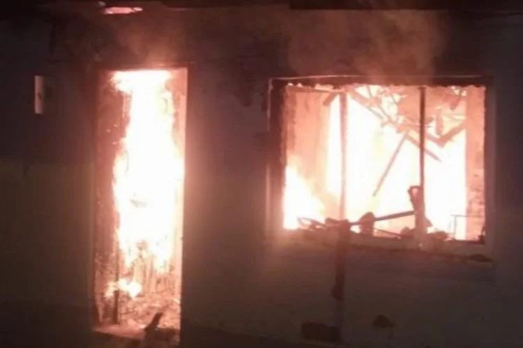 Bursa'da korkunç yangın: 2 ev kullanılamaz hale geldi