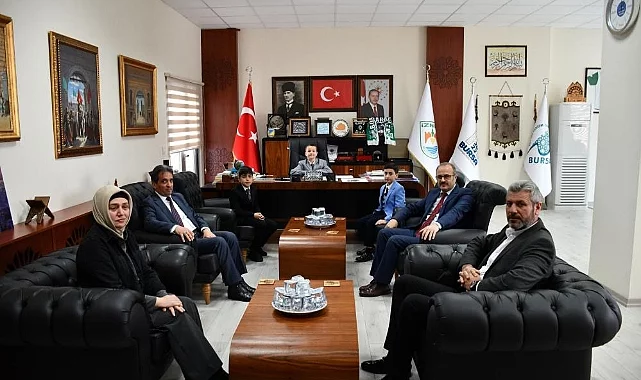 Bursa'da minik başkan koltuğa oturdu, şenliklere davet etti  