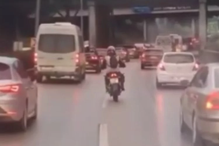 Bursa'da motosiklet sürücüsünden örnek hareket
