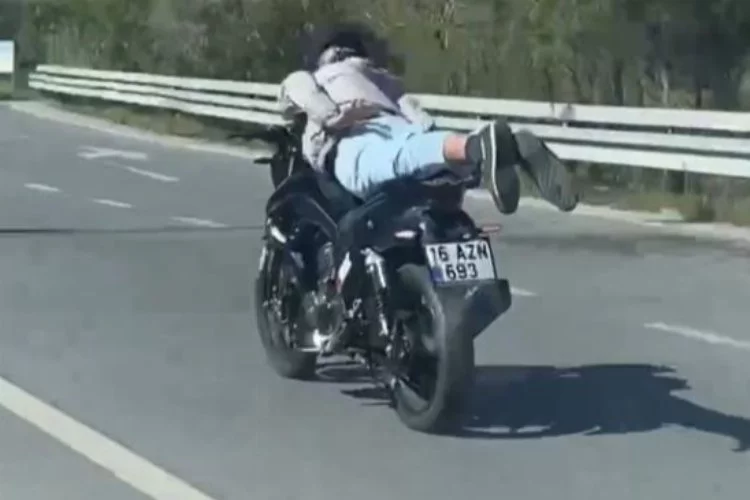 Bursa'da motosikleti yatarak kullanmıştı: Cezayı yedi
