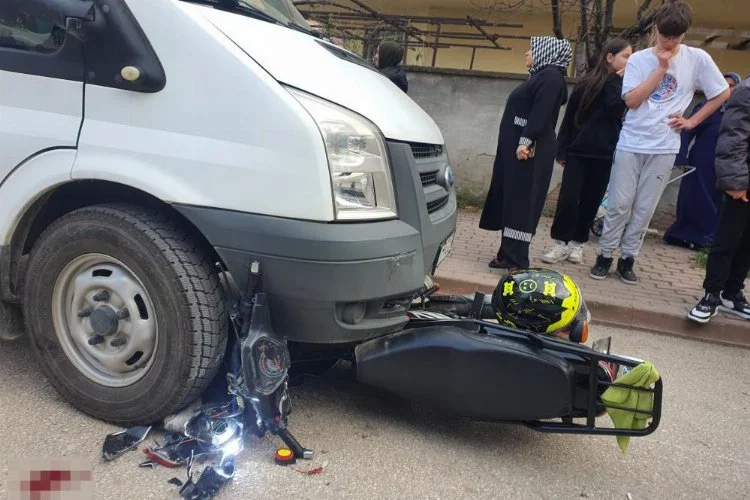 Bursa'da polisten kaçarken kaza yaptı: 2 yaralı