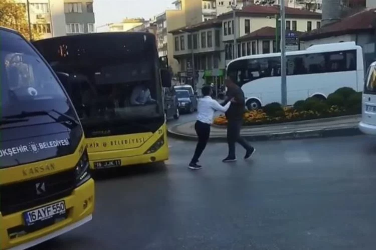 Bursa'da trafikte gergin anlar! Bıçaklar konuştu