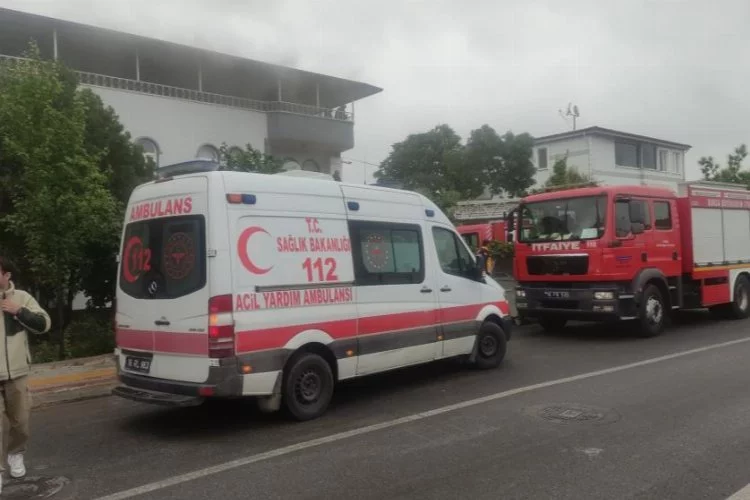 Bursa'da yangın paniği: 2 kişi mahsur kaldı