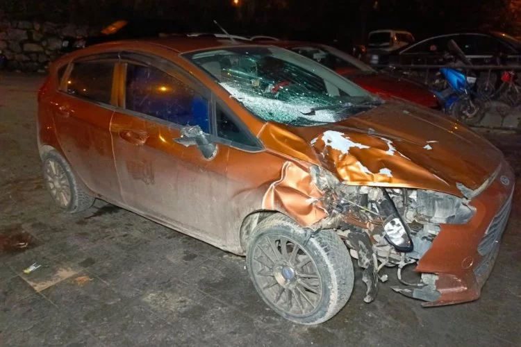 Bursa'daki manda kazasında araç hurdaya döndü