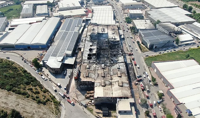 Bursa'daki plastik fabrikası yangın sonrası görüntülendi