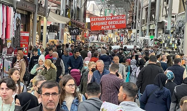Bursa’nın tarihi çarşı ve pazarlarında bayram bereketi