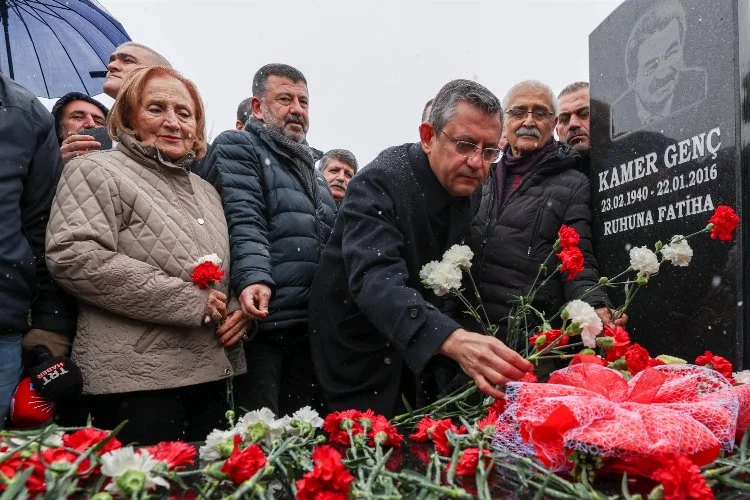 CHP lideri Özel, Kamer Genç'i mezarı başında andı