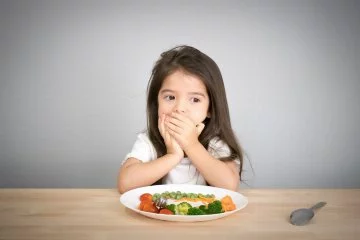 Çocuklarda "yemek seçme" sorunun sebebi ve çözümü nedir?