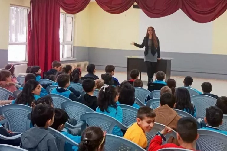 Genç yazar Bursalı öğrencilerle buluştu
