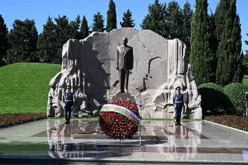 Haydar Aliyev mezarı başında anıldı