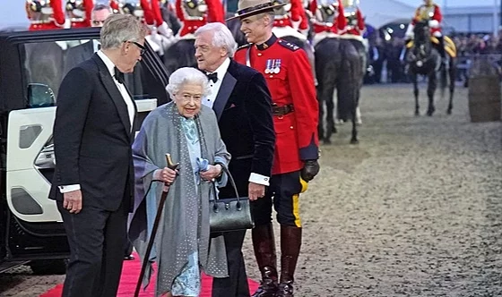 İngilizler Kraliçe Elizabeth'in emekliliğini istiyor