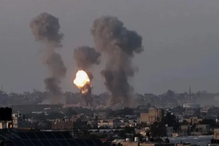 İsrail, Gazze'de bir evi hedef aldı! 4 ölü