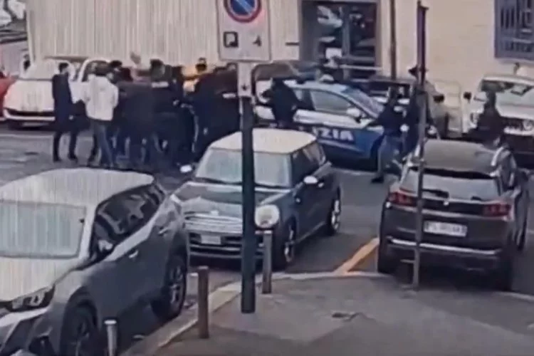 İtalya'da polis karakoluna saldırı
