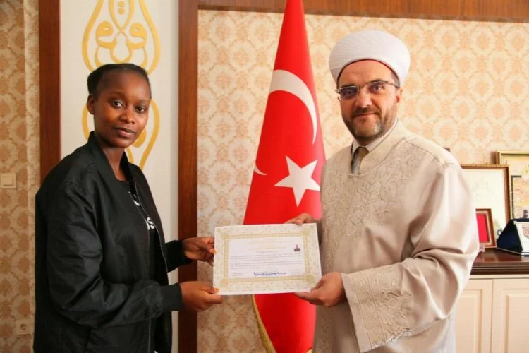 Kenya'dan geldi Bursa'da müslüman oldu