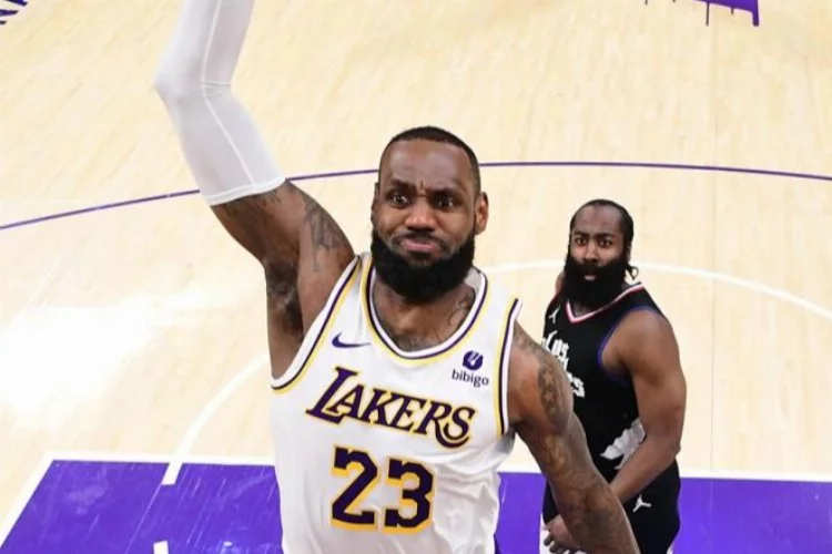 Los Angeles derbisinin kazananı Lakers