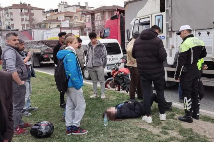 Bursa'da motosiklet yayaya çarptı: 2 yaralı