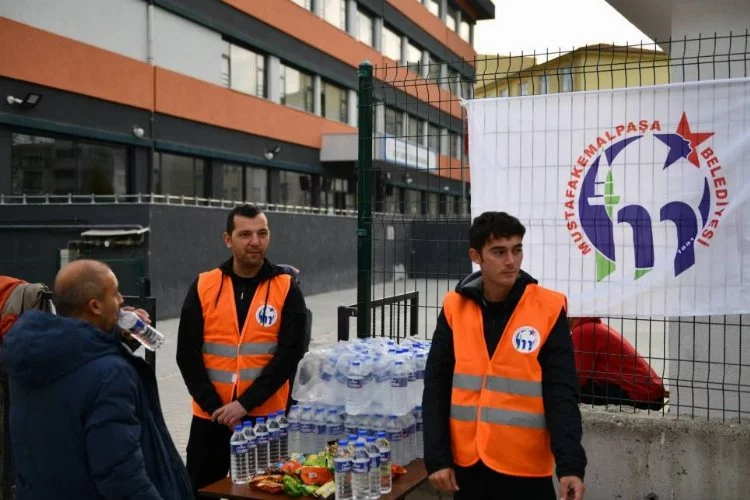 Mustafakemalpaşa Belediyesi KPPS'ye girenlerin heyecanına ortak oldu
