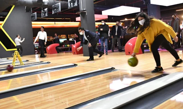Osmangazi personeli, iş stresini bowlingle attı 
