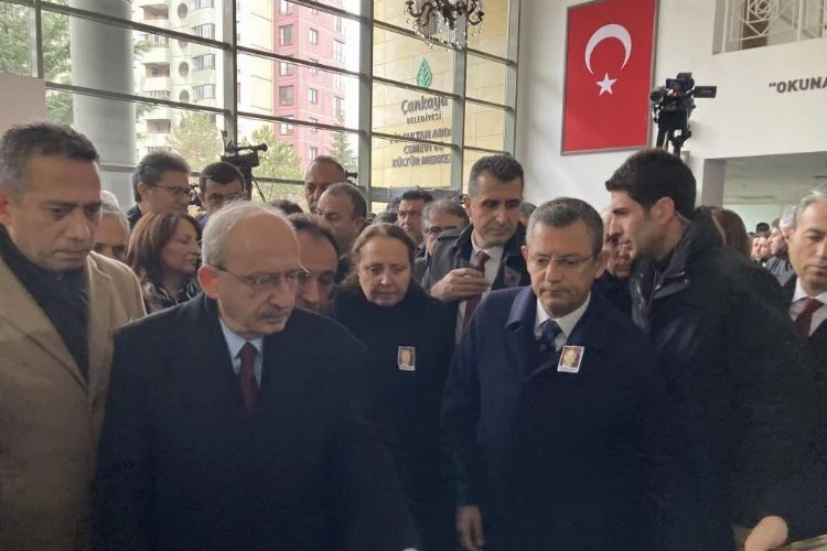 Özel ve Kılıçdaroğlu cenaze töreninde bir araya geldi