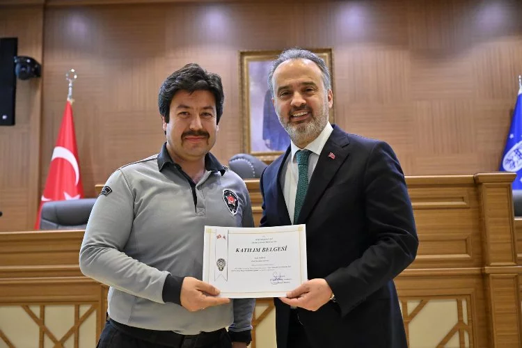Personel, sertifikalarını Başkan Aktaş’ın elinden aldı