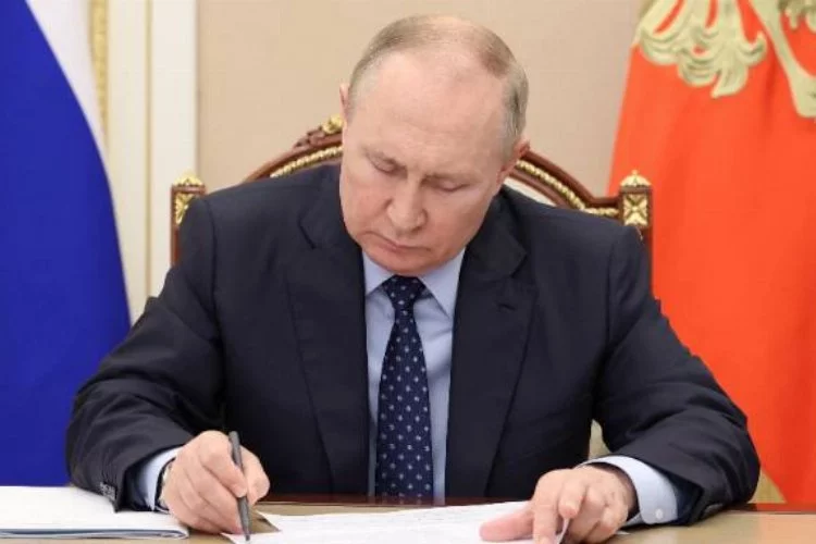 Putin, eşcinsel ilişkilere ilişkin kararnameyi imzaladı