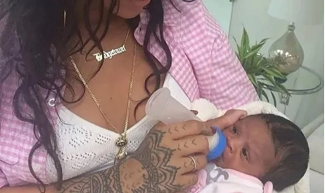 Rihanna'nın bebeği göründü