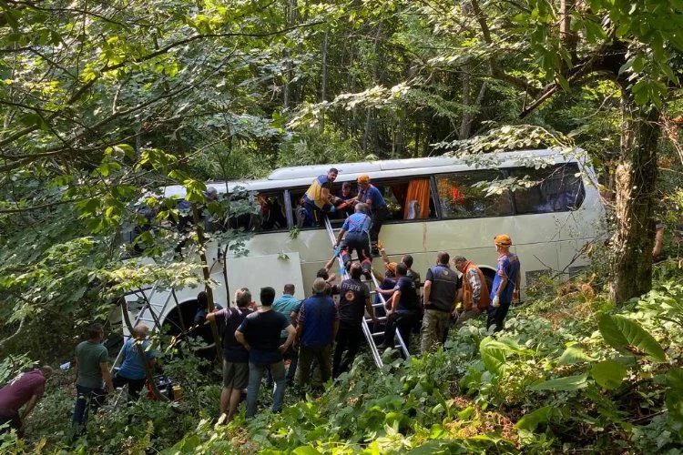 Tur otobüsü kazasında ölenlerin kimlikleri belli oldu