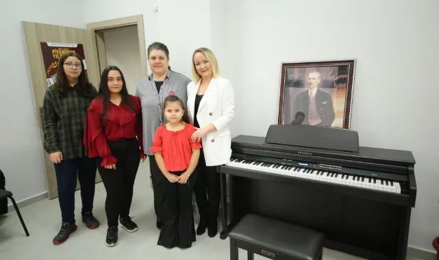 Türk öğrencileri piyano festivaline Özbek öğretmen hazırlıyor  