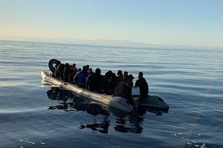 Yunanistan düzensiz göçmenleri Türk kara sularına itti
